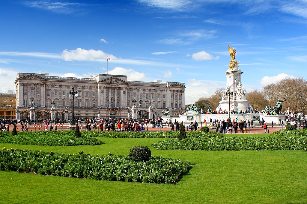 Buckingham Palace by Datmater