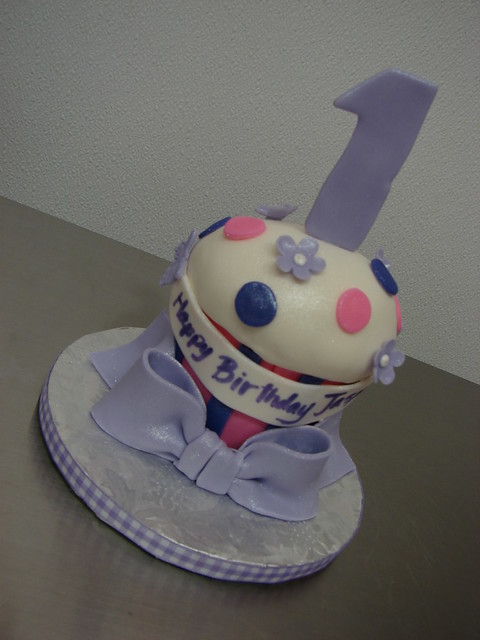 Oversized Smash Cupcake Cake