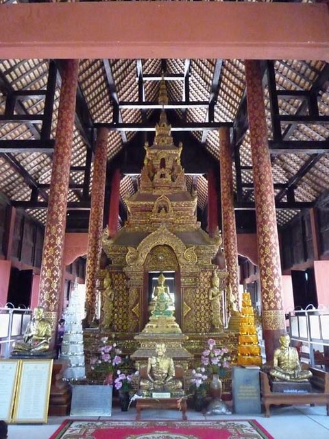 CHIANG MAI, THAILAND - Wat Phra Singh temple - Emerald Buddha/ ЧИАНГМАЙ, ТАИЛАНД - храм Пхра-Сингх - Изумрудный Будда