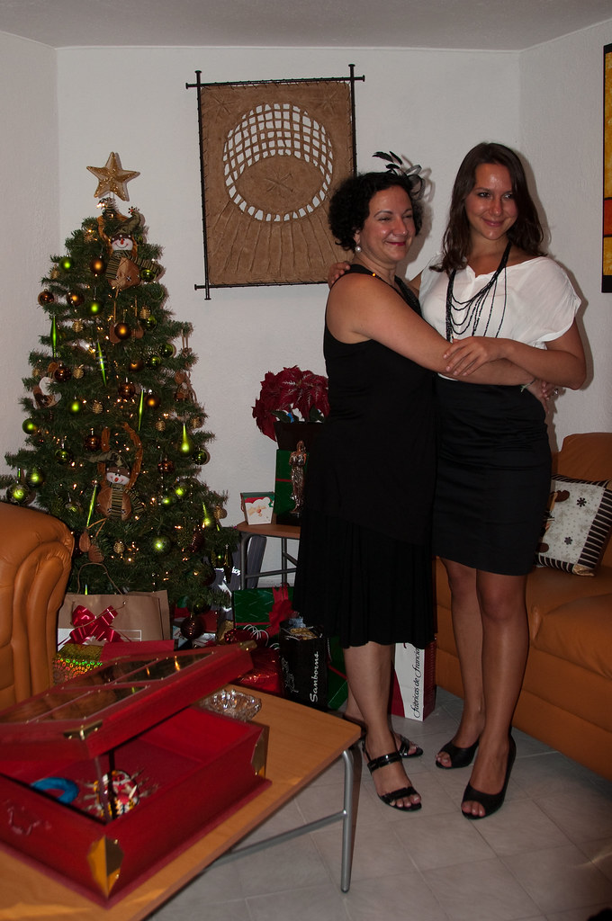 A Jessie s jej maminou a vianocnym stromcekom | olivovova | Flickr