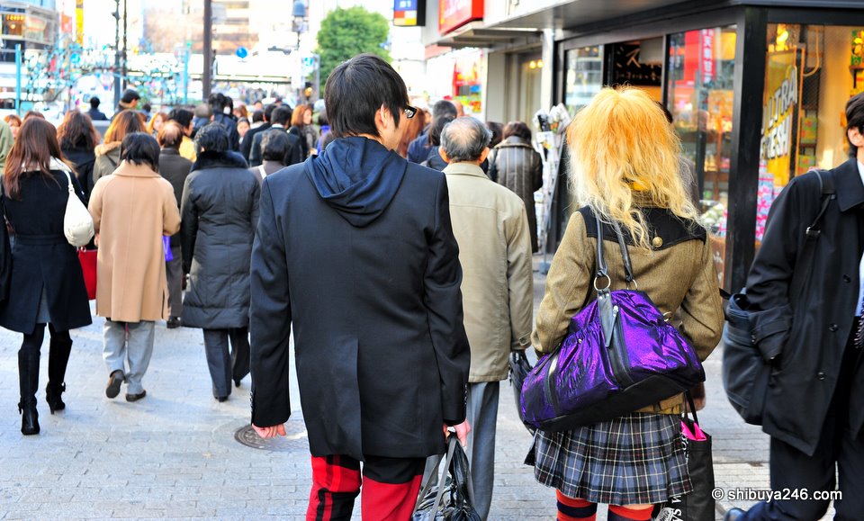 Nice fashion here. I like the matching pants/socks, but wasn't quick enough to get a proper shot of it.