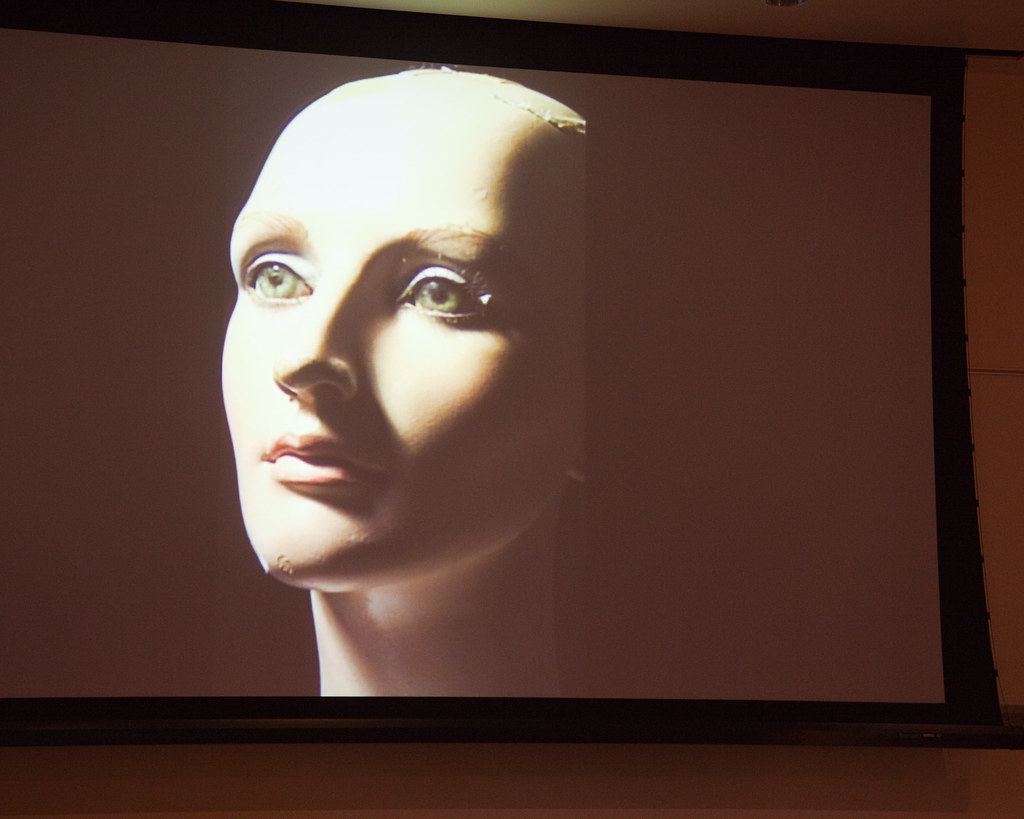 Demonstrating closed loop lighting on a mannequin | Tommy Williams | Flickr