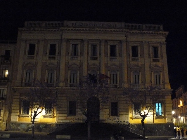 Catane by night, Sicile, Italie: Palazzo delle Finanze
