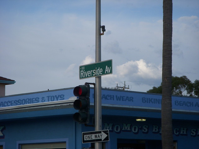 Riverside Avenue Sign