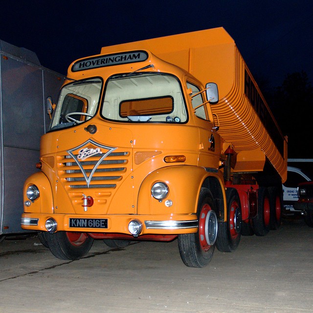Hoveringham Foden S21 by night