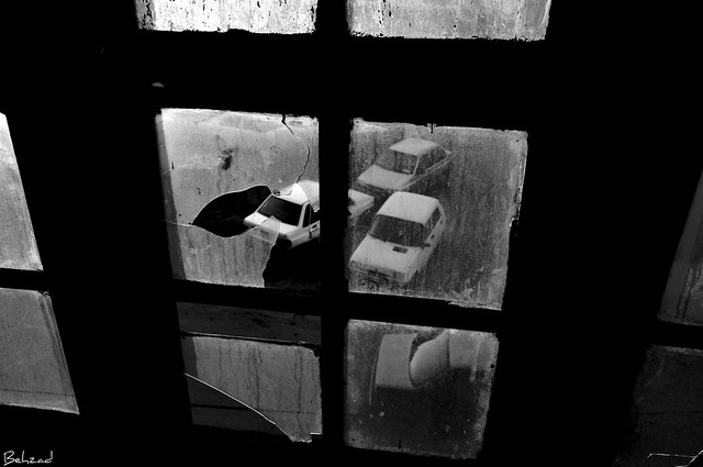 Broken window in black life    پنجرهای شکسته در زندگی سیاه