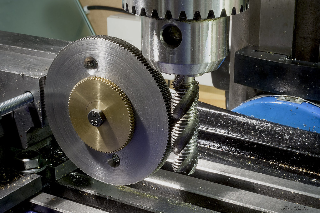 Cutting A Worm Gear with a Tap by tudedude