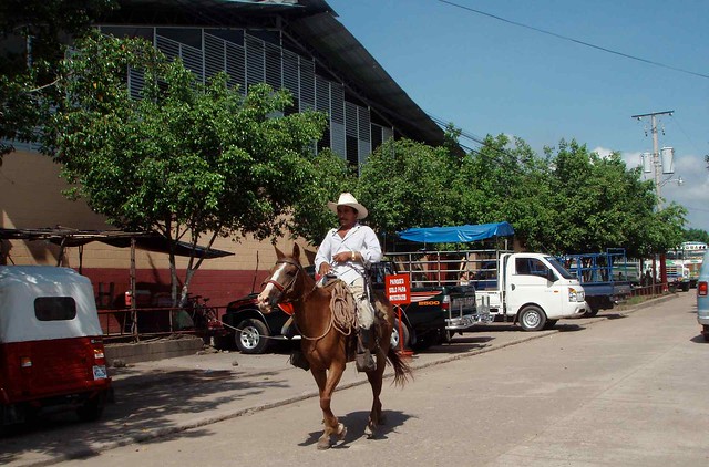 Hombre en caballo - Man on horse; San Pablo Tacachica, La Libertad, El Salvador