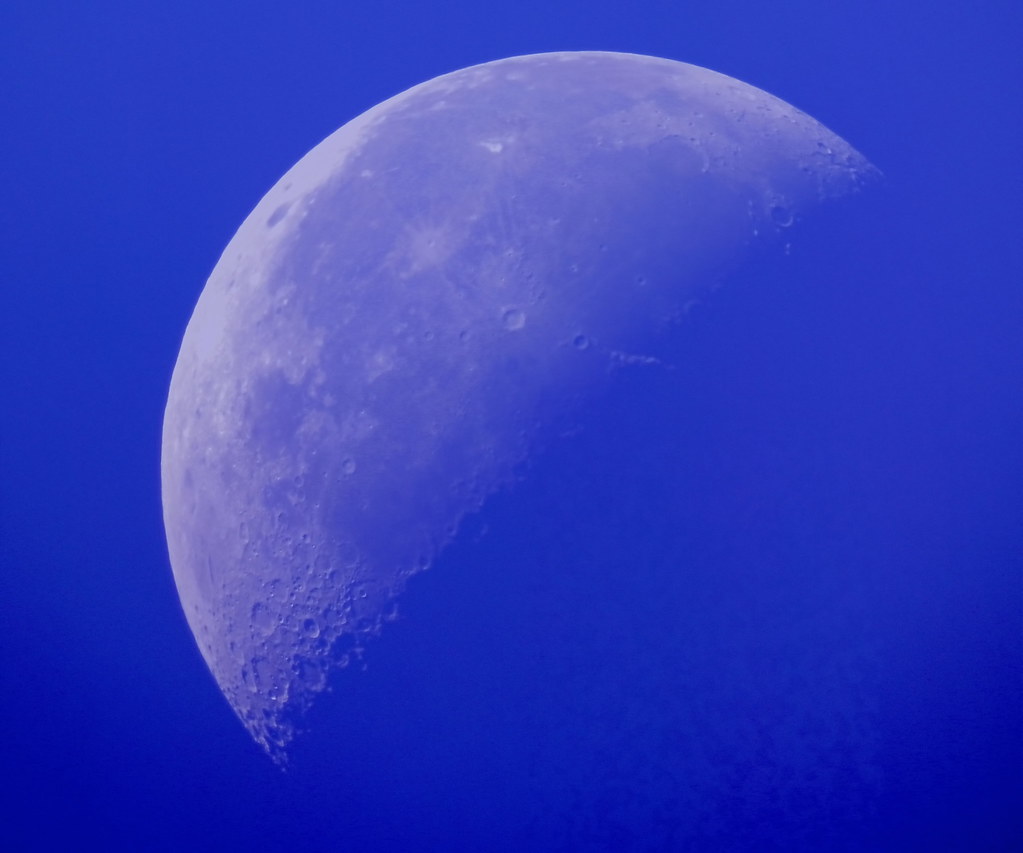 09-07-15 Daytime setting Moon at 22.79 days old | Taken with… | Flickr