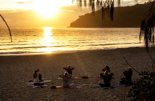 noosa beach yoga dawn sunrise