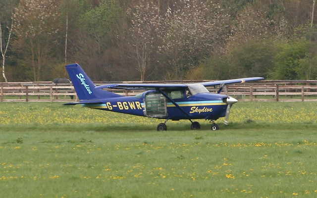 G-BGWR - 1966 build Cessna U206A Super Skywagon, para-dropping at Tilstock
