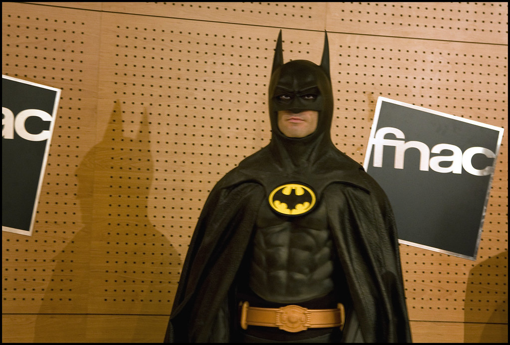 Estación de ferrocarril Ordenador portátil Obligatorio Batman | FNAC El Triangle | Réplica del bat-traje usado por … | Flickr