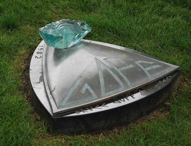 Bruce Goff grave marker, Graceland Cemetery