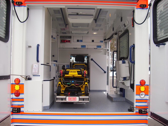 Mercedes Benz mit WAS Kofferaufbau SRZ Schutz & Rettung Zürich Ambulance / Krankenwagen in der Schweiz / Switzerland