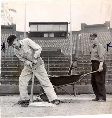 1959: Seals home plate being removed