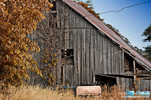 Old Barn by jeff_golden
