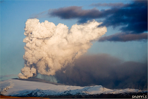 Volcano Eruption  -  Eyjafjallajokull . by snorri.s