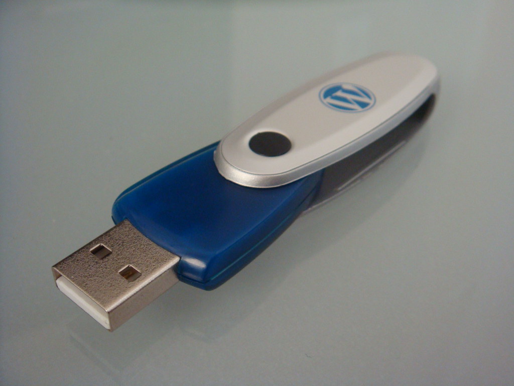 USB-носитель ключевой информации. Windows 10 USB Flash Drive. 1890- USB- Stick. Ключевой носитель scr301. Usb привод купить