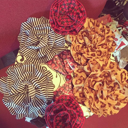 Working on some hair flowers for the craft fair this weekend. #rockabella #rockabilly #rockabillyhair #pinuphair #pinupstyle #vintagestyle | by She Knits in Pearls