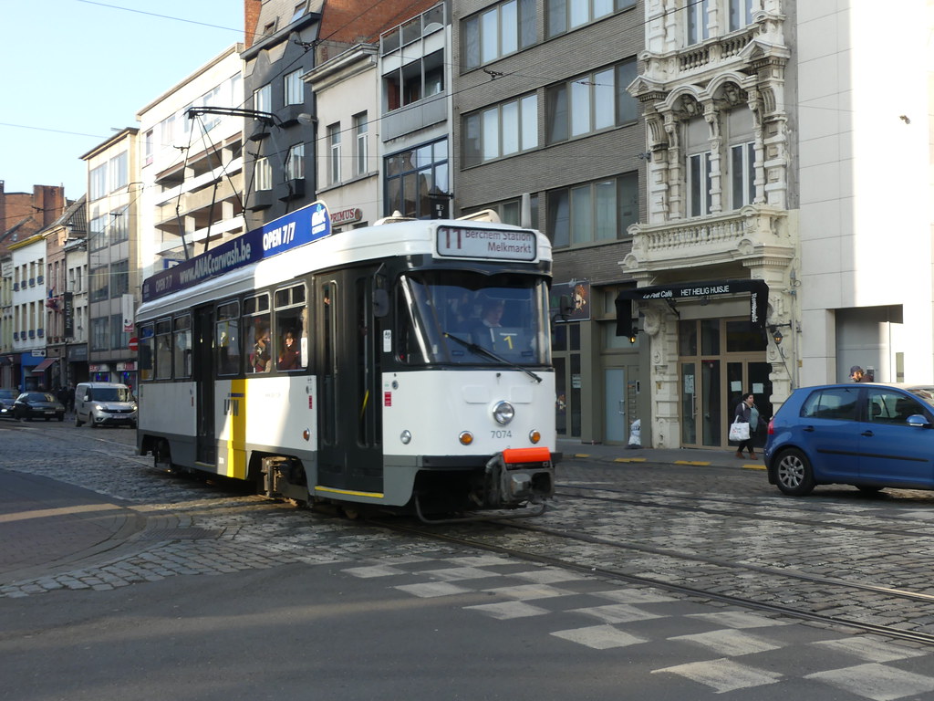 DeLijn tram 7074 Antwerpen Jacobsmarkt