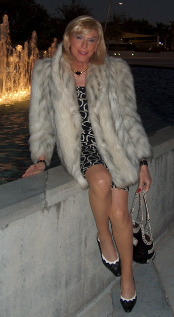 A Laura Sexy Fur Coat 010210+++