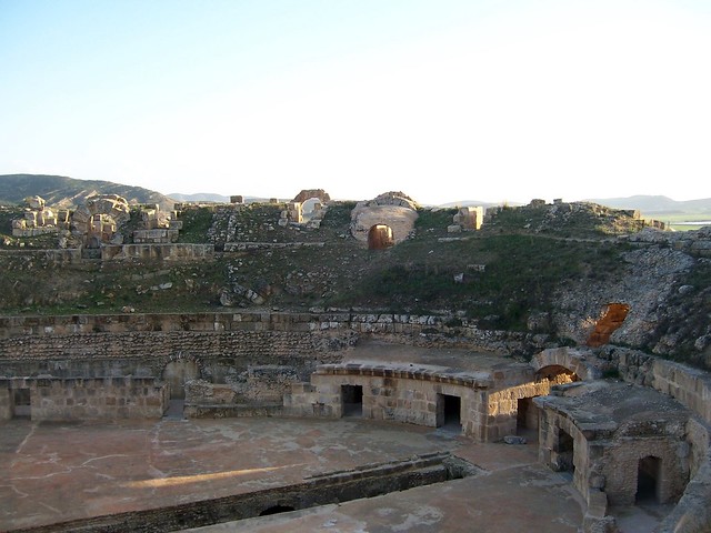 Amphitheatre, Uthina
