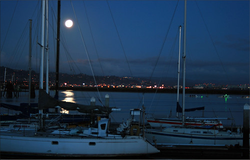 city blue moon creek harbor indigo full redwood sailboats masts moonset 0205
