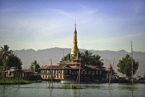 lake geotagged temple pagoda nikon asia village burma myanmar inle gps shan rv fx burmese notc kan shanstate intha 70200mmf28gvr gp1 robale 0912 lakeinle d3x youngrobv myanmarese d3x0723
