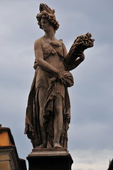 Summer Statue on Ponte Santa Trìnita