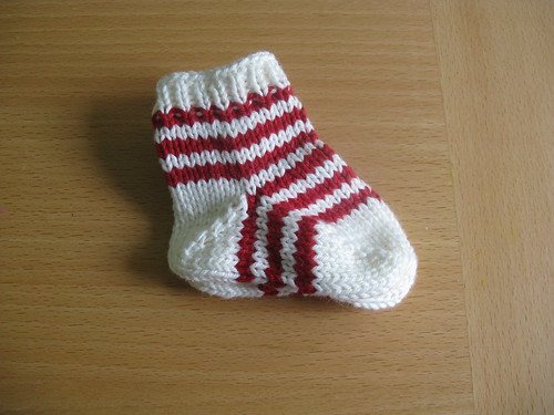 Red and white stripey baby socks | Knitted toe up using Rowa… | Flickr
