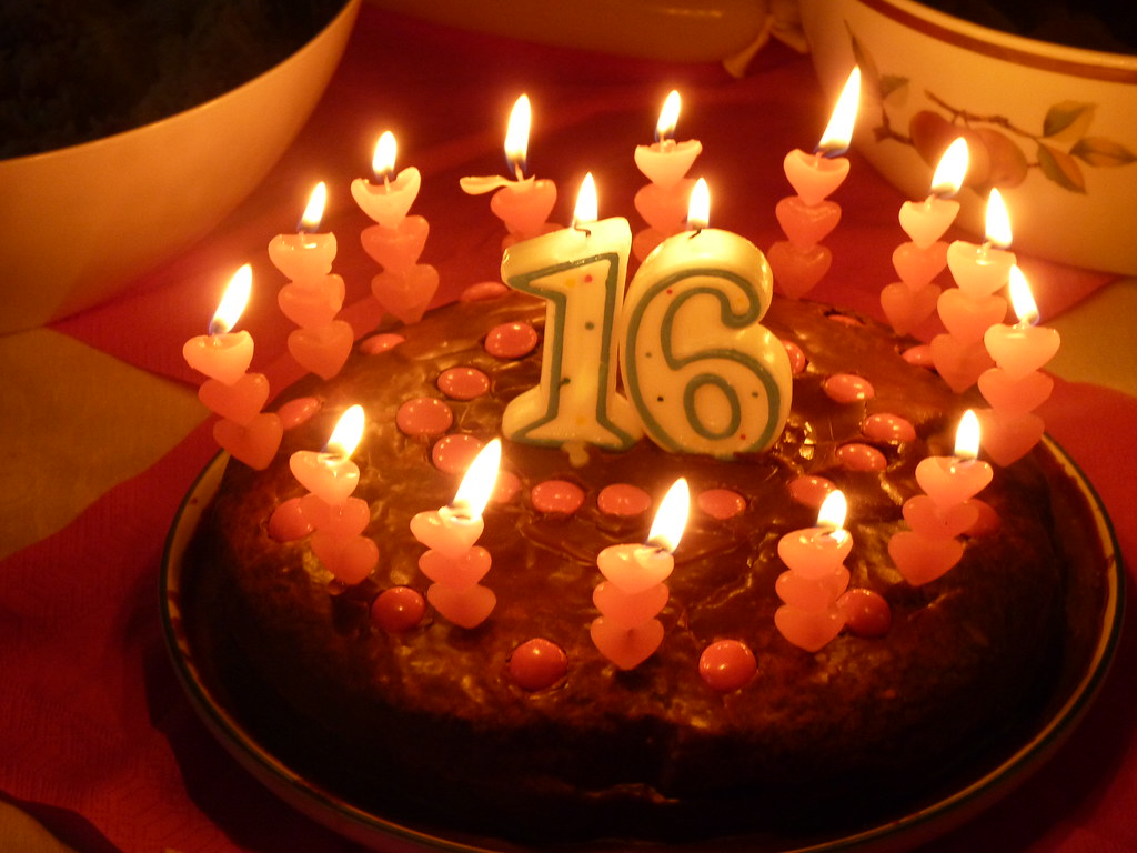 50 лет 16а. Свечи для торта. Тортик со свечками. Красивый торт со свечами. Свеча в торт "с днем рождения".