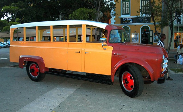 1955 Dodge Bus   Curaçao