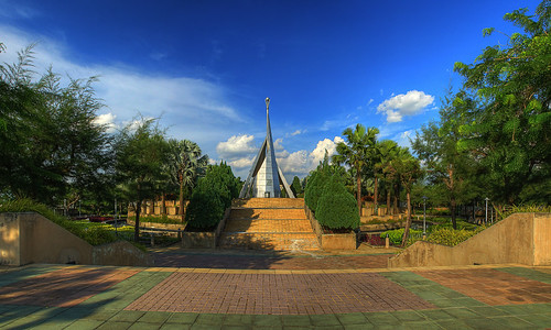 panorama monument day putrajaya 550d
