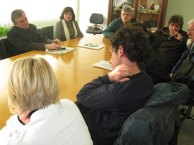 Enrico Rossi parla con i rappresentanti sindacali