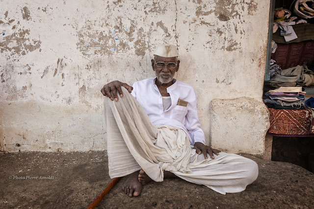 BADAMI : PORTRAIT D'UN HOMME CONTRE LE MUR