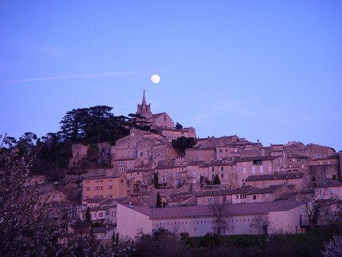 lighting moon france village provence bonnieux