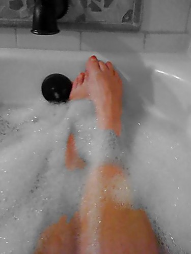 bw color bath legs tub suds