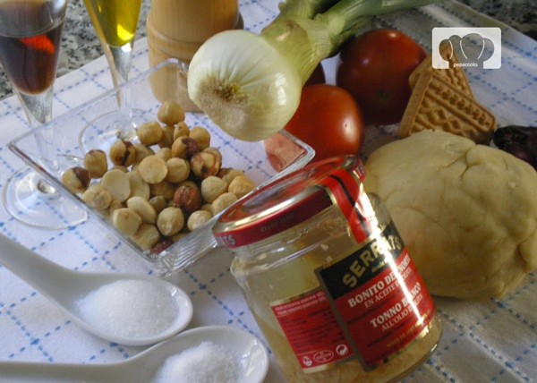 Preparación de Empanadillas de Bonito del Norte Serrats y romesco