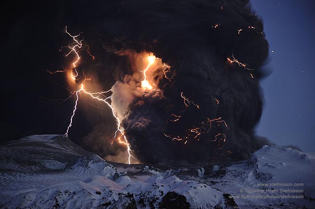 Eyjafjallajokull volcano lightning's shs_n3_045805