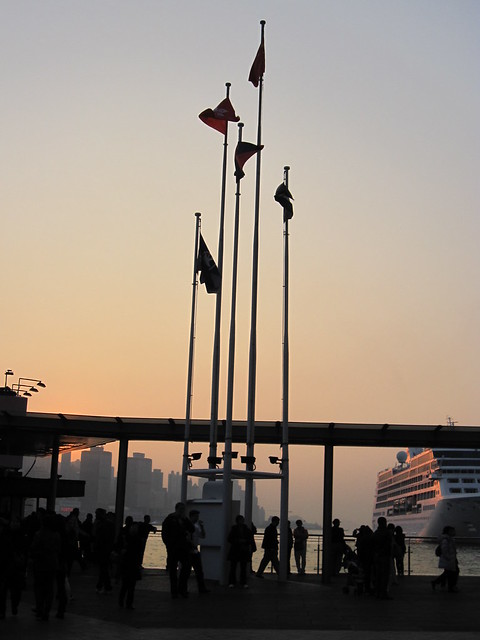IMG_0994為了星爺來摸的五隻旗桿帶媽媽一起遊香港四天的行程要結束了.Jpg
