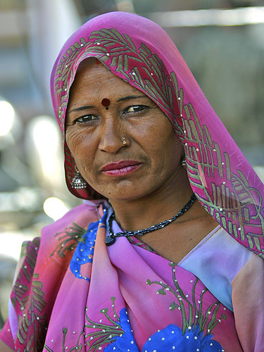 BELLA MUJER | Mujer de compras en el mercado de Ajmer, vesti… | Flickr