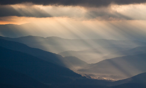 cloud sunrise dawn australia victoria alpine valley rays mountbuffalo