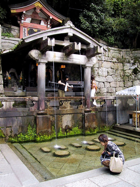 Kiyomizu fountain.jpg