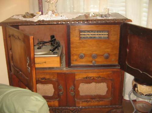 Mueble Tocadiscos Antiguo