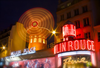 Longue pause au Moulin Rouge par Franck Vervial | by Franck Vervial