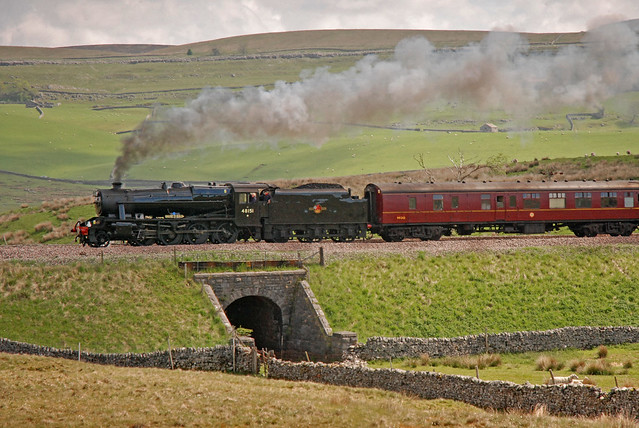 No. 48151_Heads up Ribblesdale. 02June 2010.