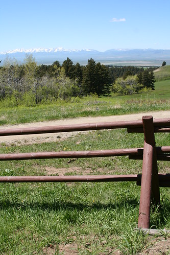 mountains fence cabin montana mt nationalforest woodenfence crazymountains gallatinnationalforest forestservicecabin porcupinecabin