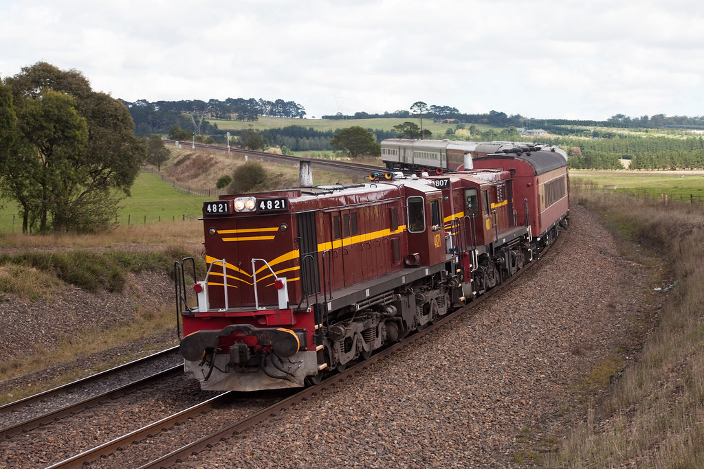 4821 at Werai | On the 17th of April 2010, 4821 and 4807 par… | Flickr