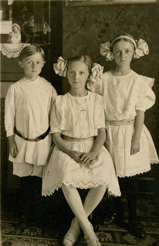 Eerie Edwardian Children | They look too perfect to me.... | Flickr