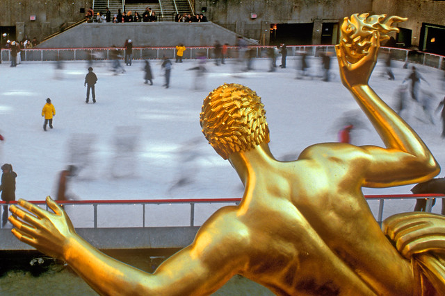 NY - Gold Idol and Skaters